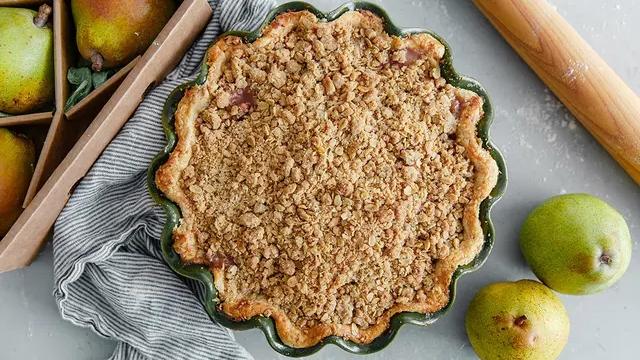 fall desserts pear crumble pie