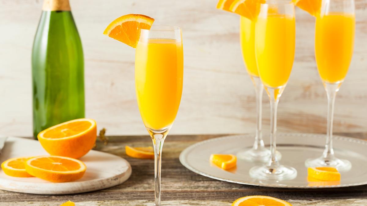 Homemade Refreshing Orange Mimosa Cocktails with Champaigne