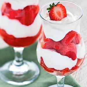 summer desserts strawberry parfait