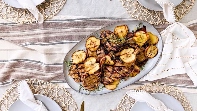 Grilled Pork Chops With Apples 