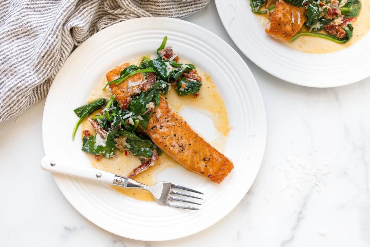 https://www.harryanddavid.com/blog/wp content/uploads///salmon with spinach and sundried tomatoes