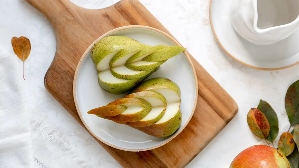 How to Cut a Pear in Half, into Slices, Cubed and Fancy