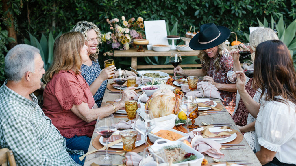 https://www.harryanddavid.com/blog/wp content/uploads///what is friendsgiving outside group x