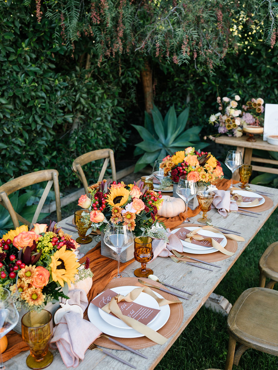 https://www.harryanddavid.com/blog/wp content/uploads///what is friendsgiving table