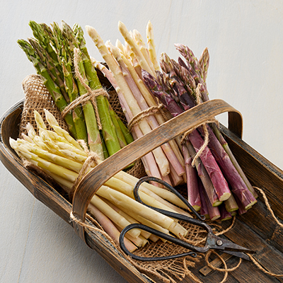 How to keep vegetables fresh with a basket of asparagus